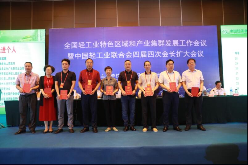 C:\Documents and Settings\Administrator\桌面\QQ截图先进个人.jpg C:\Documents and Settings\Administrator\桌面\QQ截图先进个人.jpg