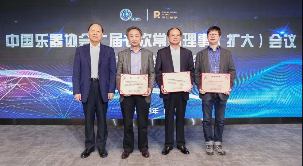 C:\Documents and Settings\Administrator\桌面\王世成理事长与获奖者合影.jpg C:\Documents and Settings\Administrator\桌面\王世成理事长与获奖者合影.jpg